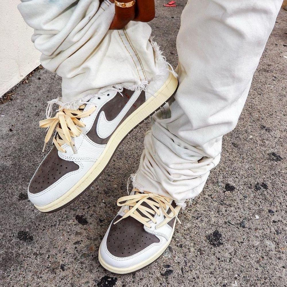Air Jordan 1 Retro Low OG X Travis Scott Reverse Mocha SP