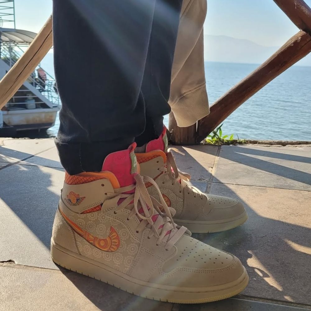 Air Jordan 1 High Zoom Air CMFT Somos Familia Tan