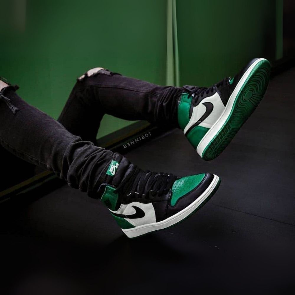 Air Jordan 1 Retro High OG Pine Green Black